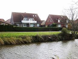 Jemgum ist eine gemeinde in ostfriesland und gehört zum landkreis leer in niedersachsen.sie liegt im rheiderland, einem der vier historischen landstriche des landkreises leer. Ferienwohnung In Jemgum Leer Mieten Meinefewo De