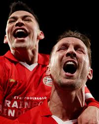 Luuk de Jong is now PSV's leading scorer in the Champions League ❤️🤍 #UCL