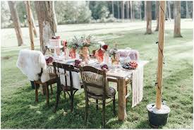 Einladungskarten, boho hochzeitsdeko, tischdeko uvm. Marrymag Boho Hochzeit Im Wald Outdoor Location
