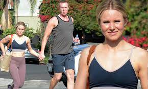 Actor dax shepard visited jay leno's garage, where he showed off the 1994 buick roadmaster that he and his wife, kristen bell, use as their family vehicle. Kristen Bell Is The Picture Of Fitness In Blue Sports Bra And Mauve Leggings Daily Mail Online