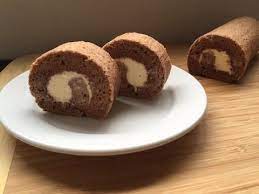 Rasa bolu gulung coklat yang begitu nikmat tersebut tentu menjadi hidangan yang menggugah untuk membuat bolu gulung natal, persiapkan beberapa bahan dan juga peralatan yang dibutuhkan. How To Make Chocolate Swiss Roll Cake Resep Bolu Gulung Coklat Youtube Chocolate Swiss Roll Swiss Roll Cake Swiss Roll