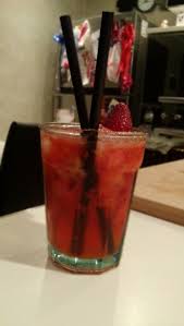 La caipiroska alla fragola è un cocktail estivo, variante della famosa caipirinha brasiliana. Virgin Caipiroska Alla Fragola Nickitchen Roll