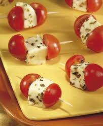 Brochettes De Tomates Cerises Et De Mozzarella Gerechten Feestjes Eten En Drinken Hapjes