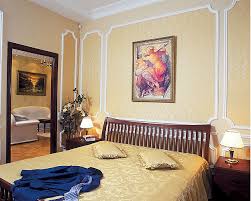 ما الصور التي يمكنك تعليقها في غرفة النوم