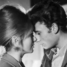 La rumeur court dans paris que roger vadim la trompe. Johnny Hallyday Catherine Deneuve Avait Un Peu Plus Que De L Affection Pour Le Chanteur Femme Actuelle Le Mag