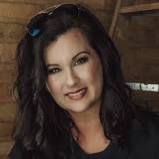 Amanda Spearman's Instagram, Twitter & Facebook