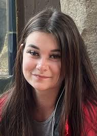 Laura Mckean's Instagram, Twitter & Facebook