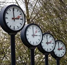 Jedes jahr passiert es zwei mal und trotzdem ist es manchmal unklar, was genau jetzt vor sich geht. Zeitumstellung 2020 Winterzeit Stellen Wir Die Uhr Jetzt Vor Oder Zuruck Welt