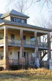 Pin By Hightown On Places Abandoned Houses Old Abandoned Buildings Abandoned Mansions