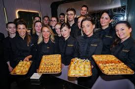 A torino, per capirci, saranno disponibili 12 varietà di brioche e crossiant diversi. Torino Iginio Massari In Piazza Cln Le Foto Del Brindisi