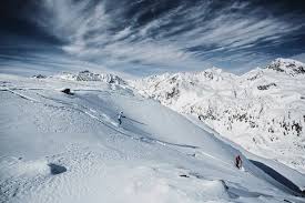 Winter in a popular ski area. Tiefschneekurs Fur Einsteiger Im Tiroler Pitztal Ausbildung Winter