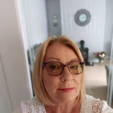 Can you touch toes after hip replacement?