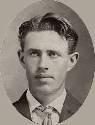 Scott Neptune's Instagram, Twitter & Facebook