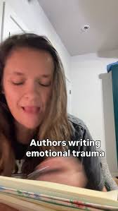 Evie Goodwin 🦄 writer & artist