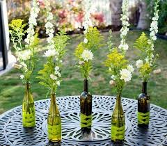 Puede usar botellas de vino vacías en proyectos artesanales. Ideas Para Decorar Con Botellas De Vino