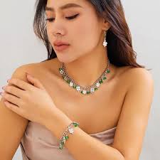 Pandahall 10 pezzi di trifoglio in ottone micro pavimenta zirconi pendenti  con anelli di salto per collana braccialetto creazione di gioielli regalo