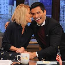 Kelly ripa is celebrating her 50th birthday and her husband mark conseulos is sending her some birthday love! Kelly Ripa S Husband Mark Consuelos Refuses To Move Away From L A Tv Host Abandoned In New York Celeb Dirty Laundry
