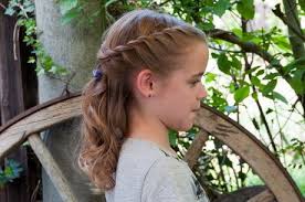 Flechtfrisuren Madchen Kommunion Frisur Madchen Kommunion Frisuren Flechtfrisuren Madchen