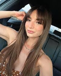 Roxanne Eller's Instagram, Twitter & Facebook