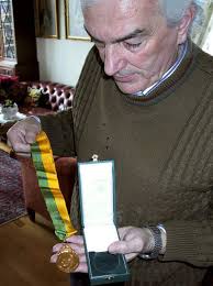 Vi minns Dr Josef A Stark.