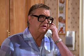 Frank's thicker glasses over the years added an extra layer of comedy to  his character : r/IASIP