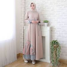 Koleksi desain model gamis simple sampai dengan mewah bernuansa elegan modern ini sangat cocok kamu gunakan dalam mengahdiri sebuah acara pesta pernikahan atau kondangan bahasa gaulnya. Cara Mudah Mendesain Dan Menjahit Gamis Wanita Yang Bisa Anda Coba