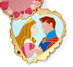 Pin Disney LE Bella Durmiente Novia Aurora Príncipe Felipe Corazón de San  Valentín | eBay