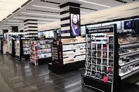 Chat with sephora's virtual assistant to instantly book a makeover, share store feedback, or connect with a. What Makeup Sephora Employees Wear Business Insider