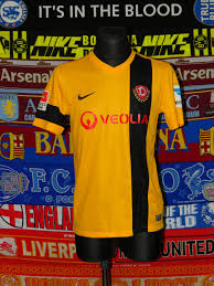 Loud singing for 90 minutes! Dynamo Dresden Home Football Shirt 2013 2014 Sponsored By Veolia