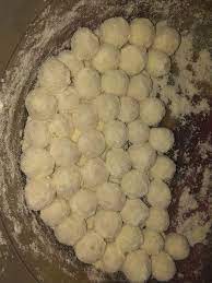 Kemudian, masukkan tepung gandum sedikit demi sedikit sehingga adunan membentuk doh. Resipi Biskut Makmur Simple Tapi Sedap Hanya Guna Sukatan Cawan Tak Perlu Oven Tak Payah Bakar Keluarga