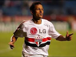 A camisa do são paulo fc. Ha 12 Anos Sao Paulo Tambem Teve Um Lateral Que Usou A Camisa 10 Relembre Torcedores Noticias Sobre Futebol Games E Outros Esportes