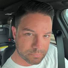 Drunk me has made a lot of friends that sober me has no idea who they are 😂