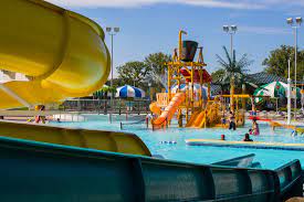 Make the most of your family time together at french lick's indoor water park with retractable roof in southern indiana. Make A Splash At These 11 Outdoor Indoor Water Parks In Indiana