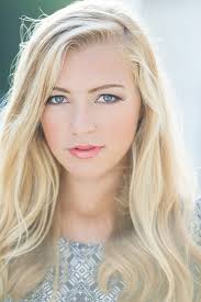 Sophie : Senior Pictures in Ventura California