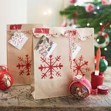Easy ribbon bow tying instructions that will make your gift wrapping look fabulous. Gift Wrapping Ideas For Christmas Presents With Style Ideal Home