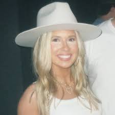 Molly Claire Bush (@mollybush_) • Instagram photos and videos