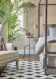 Its lightweight construction and pliable materials allows designers to explore sleeker lines and implement more daring shapes into their living room decorating ideas. Jeff Lewis 55 Favorite Interior Designs You Have To Know Freshouz Com Jeff Lewis Living Room Jeff Lewis Design Interior Design