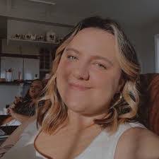 Caitlyn Hartman's Instagram, Twitter & Facebook