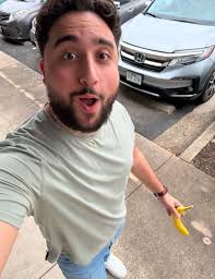 New job folks!! 🥳 I am SO excited to finally announce that I am starting  as the new Director of Sales at Streamline Books! After 3 months of  full-time entrepreneurship, I got