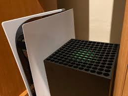 Juni 2021 um 20:42 uhr in news / xbox series x. Ps5 Vs Xbox Series X Vergleich Verrat Welche Konsole Besser Ist Netzwelt
