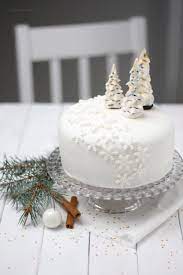 Pin By Ezzy Creative On Yizha In 2020 Winter Wonderland Cake Christmas Cake Decorations Winter Cake