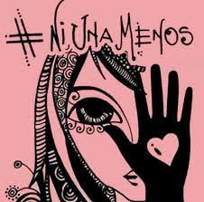Every one had signs which said: Quien Esta Detras De La Imagen De La Campana Niunamenos Que Se Volvio Viral Bbc News Mundo