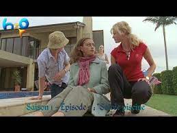 Il trouve une ouverture dans la roche et tombe. Les Sir Nes De Mako Saison 3 Episode 11 Aramuse