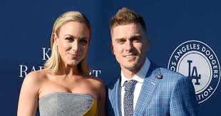 Get the latest news, stats, videos, highlights and more about left fielder joc pederson on espn. Who Is Kike Hernandez S Wife Meet Actress Mariana Vicente Who Was Crowned Miss Universe Puerto Rico 2010 Meaww