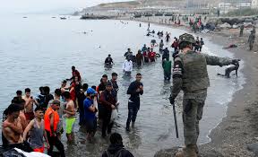 .crisis para españa y también para europa, dijo sánchez, en referencia a que ceuta y melilla son las españa (con un gobierno de izquierdas) despliega el ejército en las fronteras para bloquear la. 419q6l7usphmmm