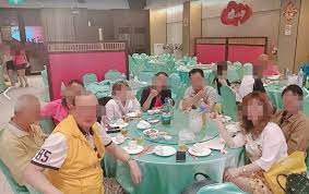 在過往60多年以來，經過獅子會會員不斷的努力﹐獅子運動在港澳兩地是蓬勃發展並獲得廣大人士認同。 青年獅子區會於1979年6月17日正式成立，青獅 leo 英文原義是：leadership, experience & opportunity 也就是「發揮領導才能，透過社會服務吸取經驗及爭取機會以達成國際理解」的意義。 Kvfhr8dxnemtym
