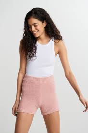 En plus d'être vraiment les plus. Raven Knitted Shorts Shorts Gina Tricot