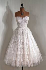 Anno 1979 eventuali spese di spedizione a carico del compratore. Abiti Da Sposa Anni 50 Modello Da Sposa Vintage Con Balze In Pizzo Abiti Di Pizzo Laccio Abito Da Sposa Vestito Da Sposa
