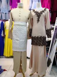 Kebaya karla is a short kebaya full with beads and beautiful embroidery. Baju Kurung Couple Women S Fashion Muslimah Fashion On Carousell