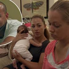 Kendra Wilkinson turns to mum and friends after Hank's alleged cheating  with transsexual model